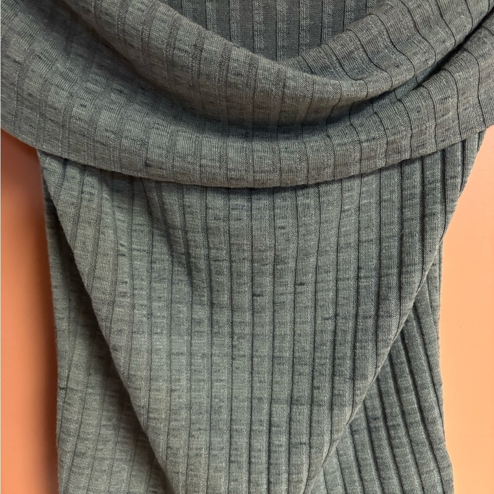 Express Off-Shoulder Ribbed Sweater - Picture 7 of 8